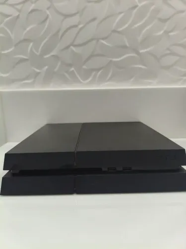 PlayStation 4 FAT + 2 controles ( 1 original,1 parelhado ), cabos originais e carregadores