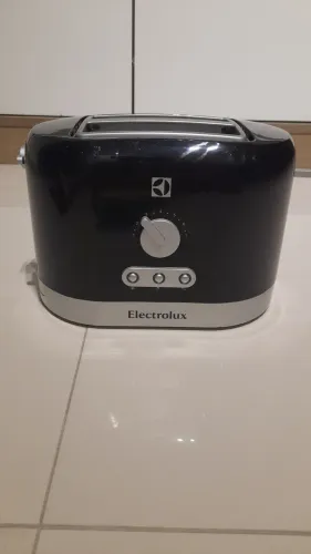Torradeira Electrolux novíssima 800 W com 7 regulagens