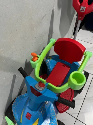 Vende-se um tricicuclo infantil