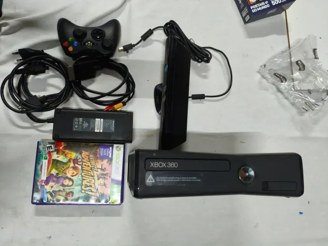 Xbox 360 com caixa e jogos originais