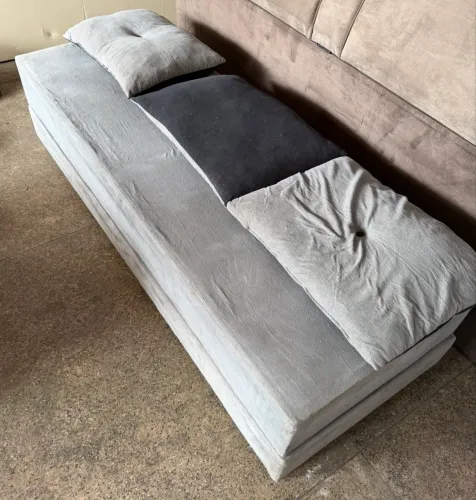 Chaise usado barato com almofadas usado barato com detalhes 