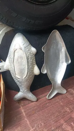 Bandeja peixe. 43x22x4cm. Alumínio. 60,00 cada ou 2 por 100,00.