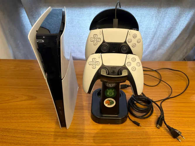 Ps5 + 2 controles + Suporte de apoio dos controles