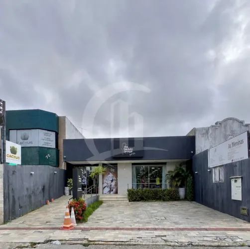 Imóvel Comercial com 7 Salas e 4 Vagas de Garagem no Bairro São José
