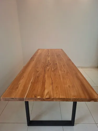 MESA DE MADEIRA TECA À VENDA.