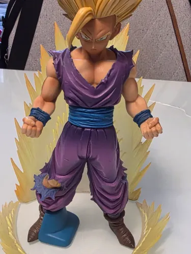 Gohan SSJ com kit Dragonball estátua