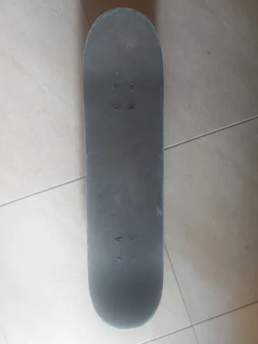 Skate completo APRL 8.25 - pouco usado