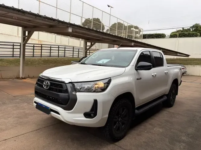 Toyota Hilux CD SR 4X4 2.8 TDI Diesel Aut. 2024