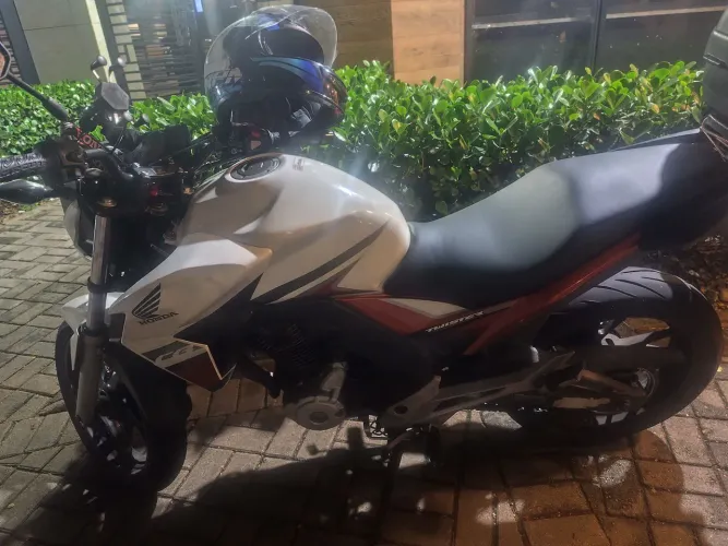 CB TWISTER 250 MOTO REVISADA ESTA SEMANA SÓ VENDA 13.000 LEIA DESCRIÇÃO DO ANÚNCIO