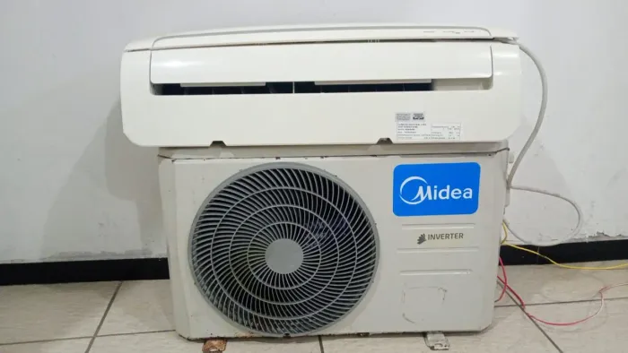 Ar Condicionado inverter Midea 9 mil BTUs com defeito