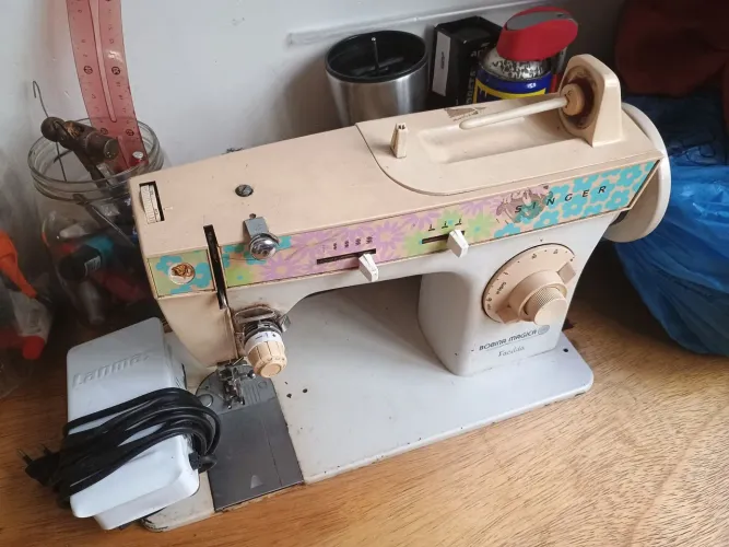 Máquina de costura Singer