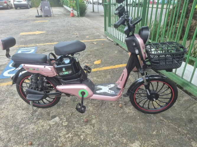 Bike eletrica muito top faz perto de 60 km por carga