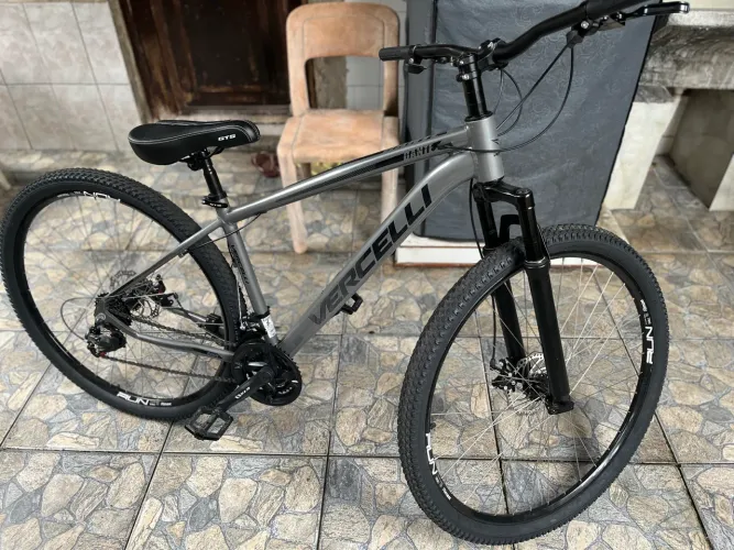 Bicicleta com marcha (semi Nova)