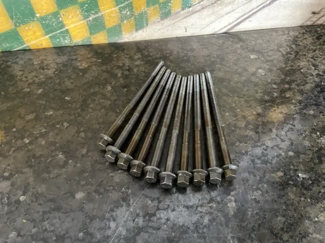 Parafuso cabeçote Cherry tiggo 8 1.6 tgdi 