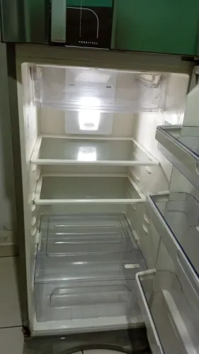 Geladeira Electrolux, liga mas não gela