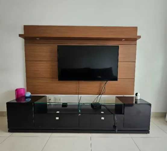 Rack Preto com tampo de vidro