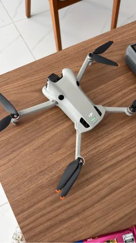 Drone DJI Mini 4pro com tela no controle 