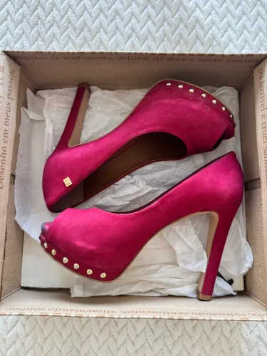 Scarpin Loucos e Santos Releitura Alexander McQueen ? Tam. 36