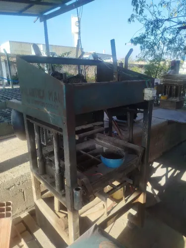 Máquina da Fabricar Blocos Estruturais