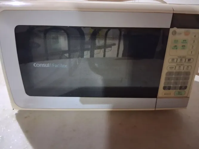 Microondas Consul Facilite 20L 14kg com embalagem e 13.1kg sem embalagem.