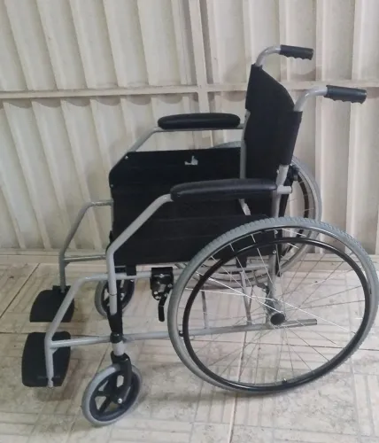 Cadeira de rodas Dellamed D100 Perfeita
