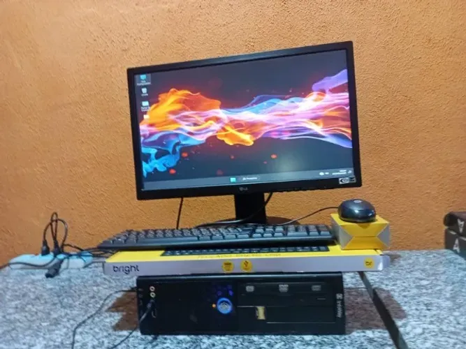 Computador :Processador Phenom (AMD) , 4 giga de memoria , HD 500 monitor 21 pol HDMI.