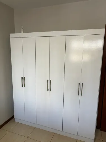 Guarda roupa branco 6 portas