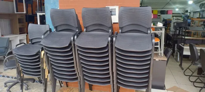 Cadeira Plástico preto em Promoção no Pix