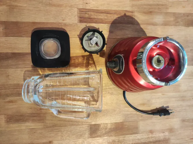 Liquidificador Oster com jarra de vidro