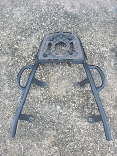 Vendo protetor de carenagem e suporte do baú para moto ADV 150 (TODOS OS MODELOS 150)