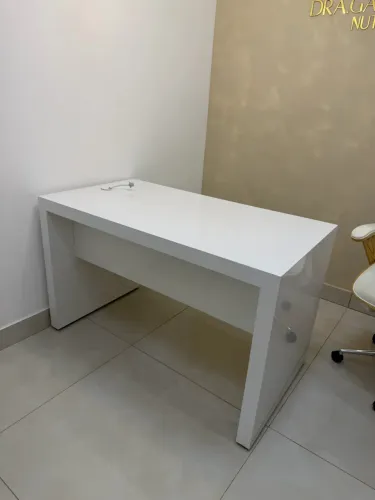 MESA DE ESCRITÓRIO / CONSULTÓRIO