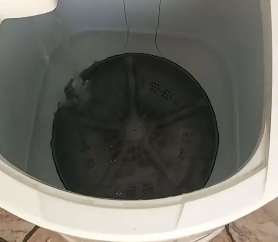 Tanquinho de lavar roupa usado