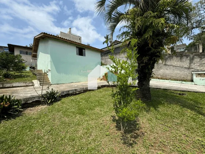 Terreno com leve aclive com 426m2 possiblidade de construção de 3 sobrados