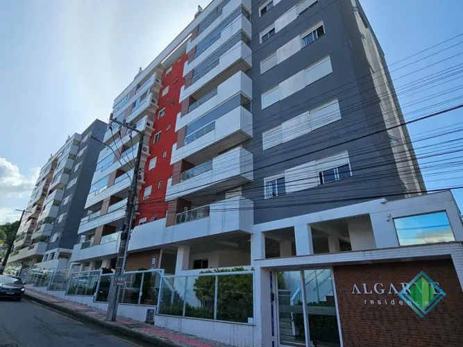 Apartamento a poucos metros da Beira Mar de São José