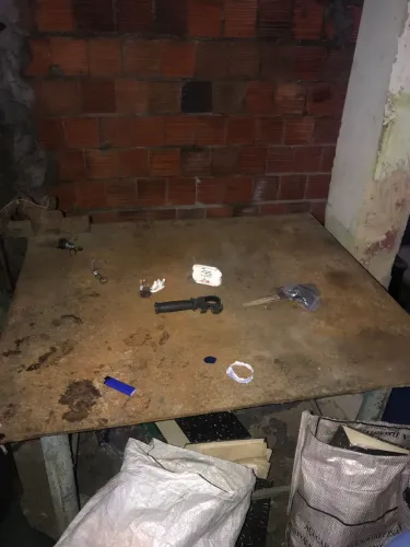 Vendo bancada de ferro com torno