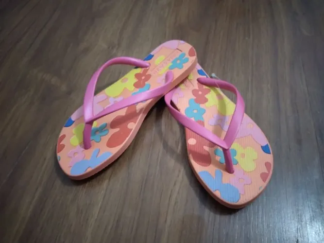 Chinelo Terra e Água infantil rosa floral - entrego