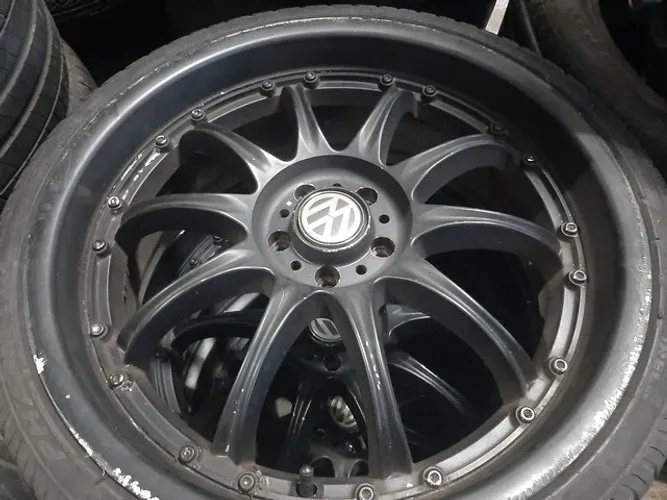 Roda aro 19 raiada preta com borda Volkswagen jetta jogo 5x112