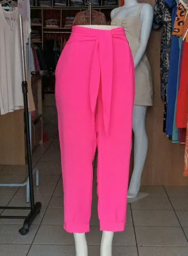 calça social rosa amarração na cintura