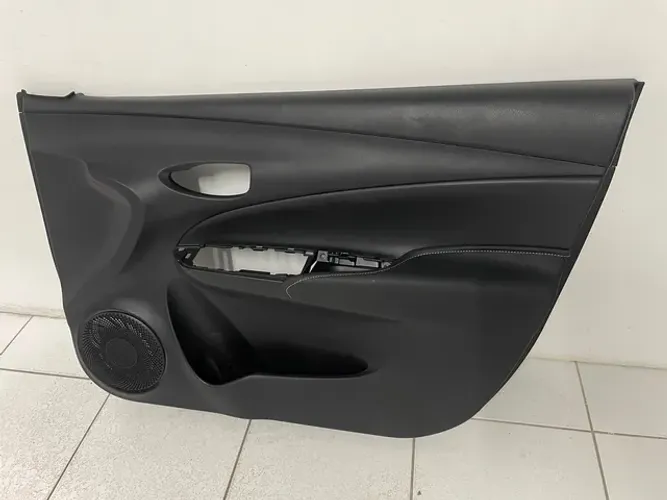 Forró de porta Toyota Yaris 2024 dianteiro direito 
