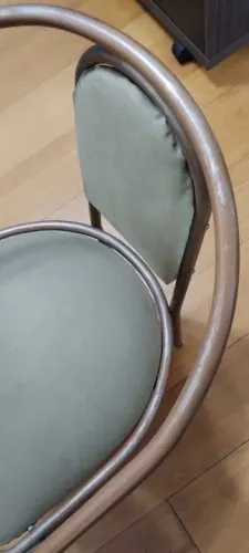 Cadeira tubular - ótima estrutura