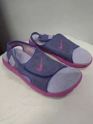 Sandália Nike n.34 original...super leve e confortável ...estado de nova