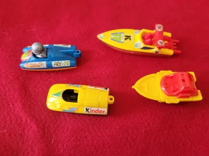Lote Kinder Ovo Lanchas com 4 Itens