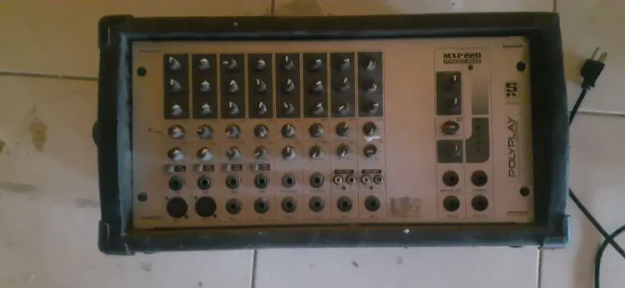Vendo amplificador de som