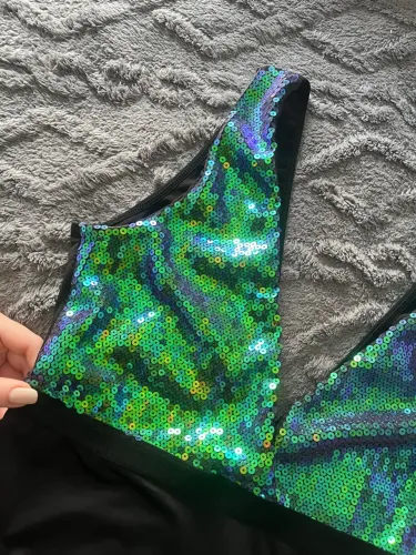 Body com detalhes em paetês coloridos