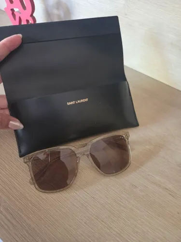Óculos de sol feminino Saint Laurent original,novo com nota fiscal e garantia.