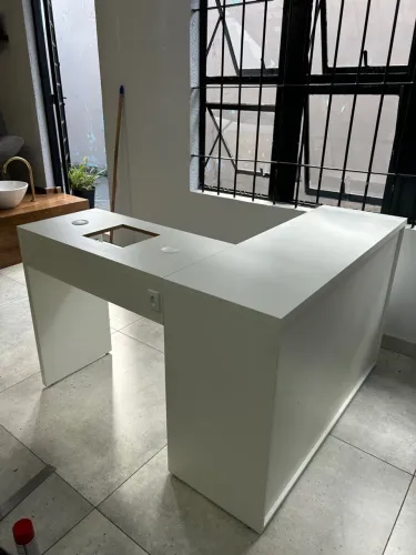 Mesa em L Branca para Manicure 
