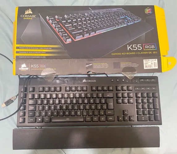 Teclado Gamer Corsair K55 RGB ABNT2