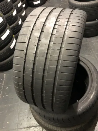 Pneu 295/35/20 michelin por 500$ seminovo consertado