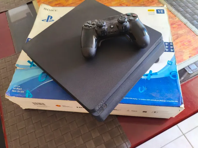 Vendo PS4 Slim 1TB 