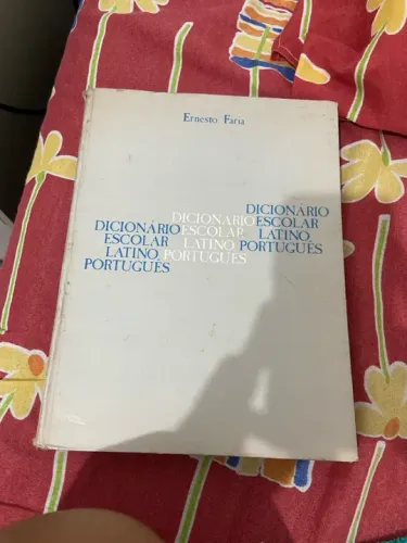Dicionário Escolar Latino-Português - Ernesto Faria